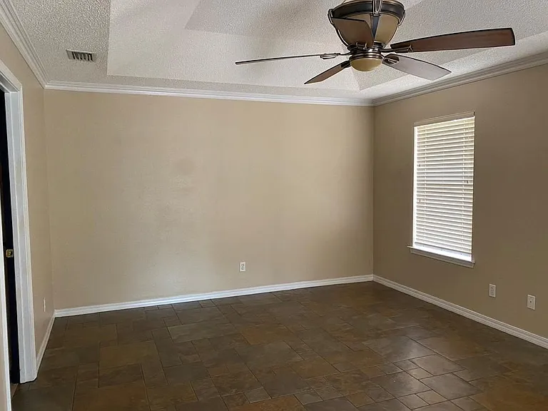 6680 Hartland St — Photo 7
