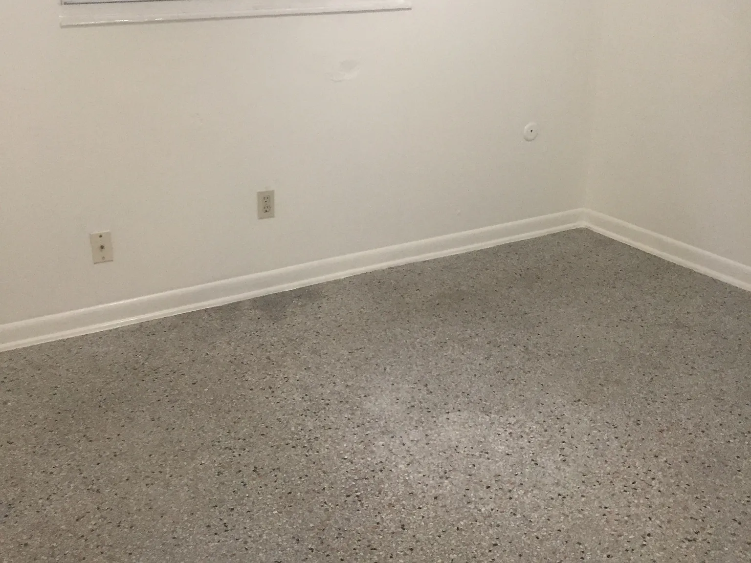 3 bed, 1.5 bath, 1221 sqft, $2,300 — Photo 4