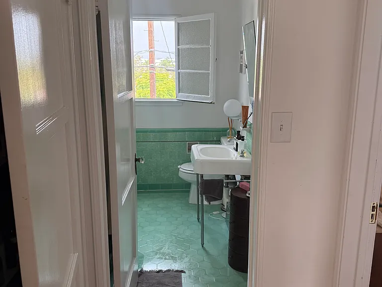 Green Bathroom!!