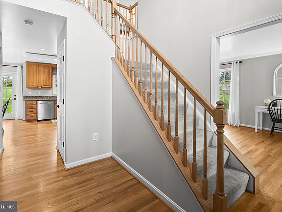 5th image of 14 Deerwoods Ct
