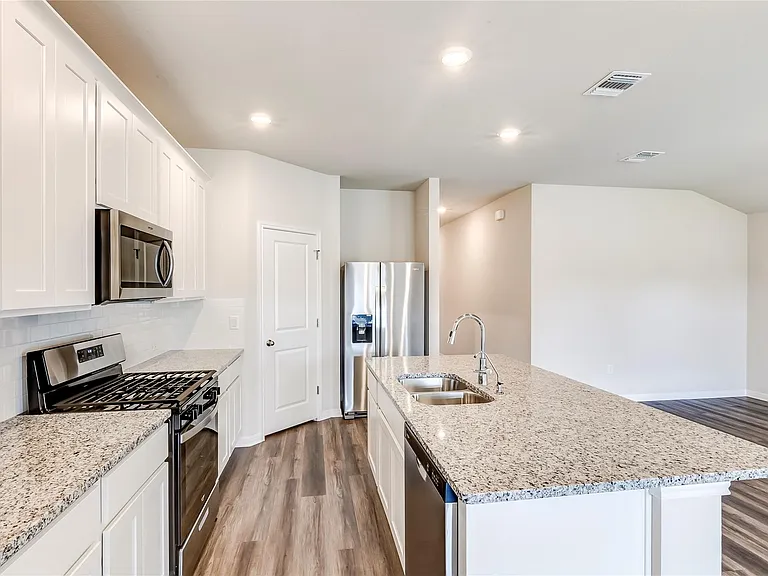 4905 Hazelnut Ln — Photo 13