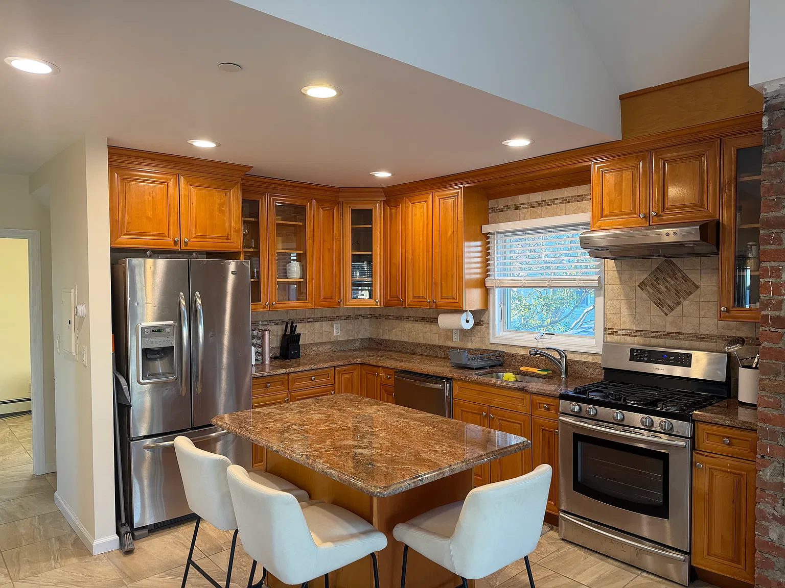 2 bed, $4,200 — Photo 3