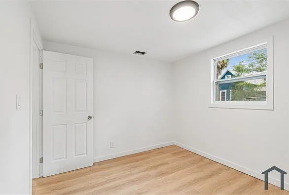 650 Paris Ave S — Photo 7