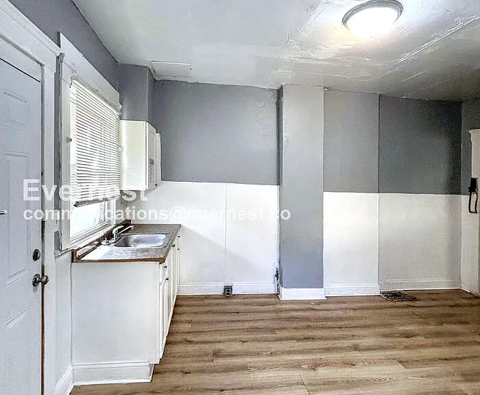 2213 E 82nd St — Photo 5