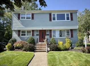 28 Chambers Ct, Clifton, NJ 07013