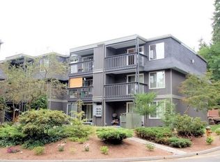 6627 200th St SW APT 8, Lynnwood, WA 98036