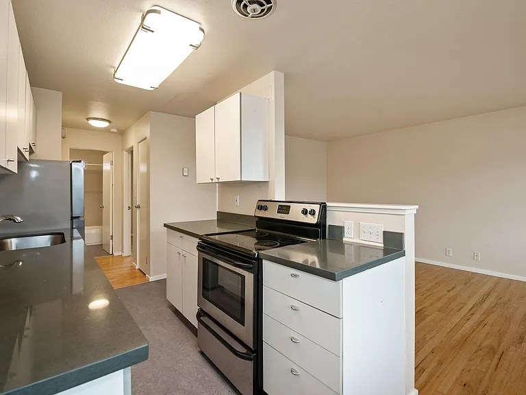 3411 14th Ave W #4 — Photo 1