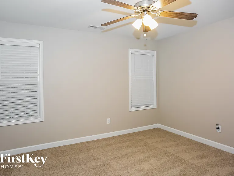 145 McKinnon Ave NE — Photo 9