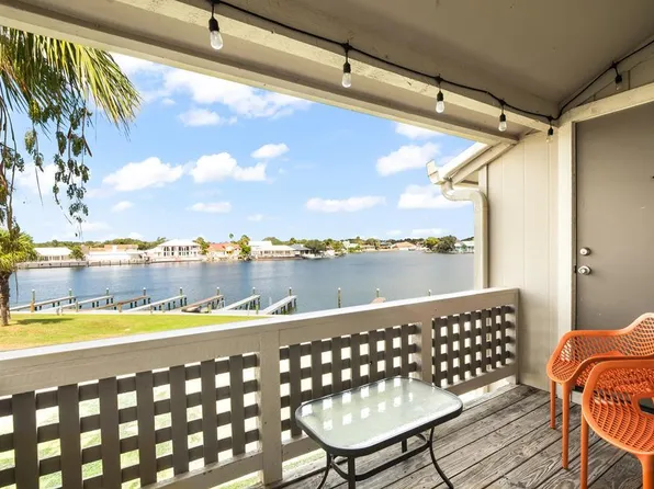 2515 Bayhouse Dr, Rockport, TX 78382