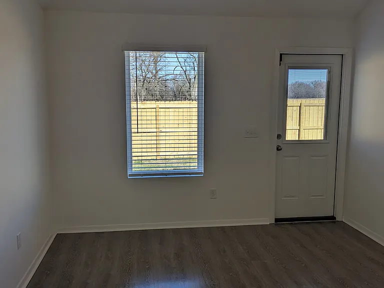 1405 E Latium St — Photo 7