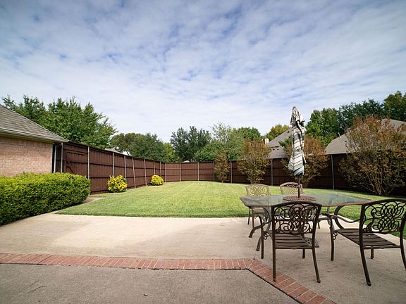 4th image of 400 Lancashire Dr