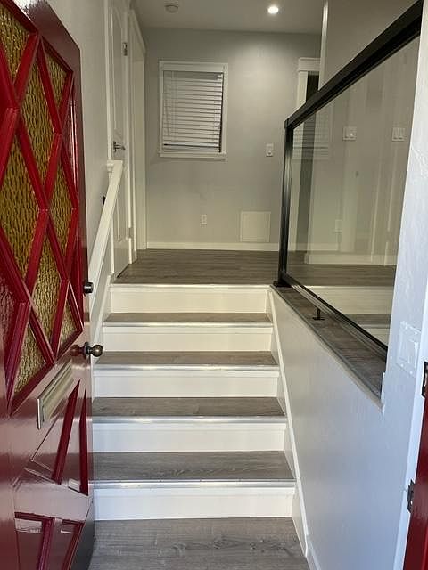 1st image of 109 Eureka St
