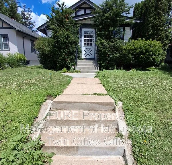 2029 Wellesley Ave — Photo 1