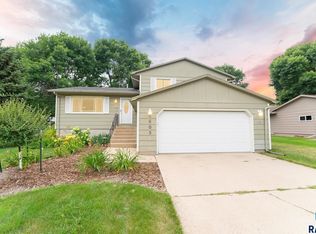 2609 S Harvey Dunn Dr, Sioux Falls, SD 57103