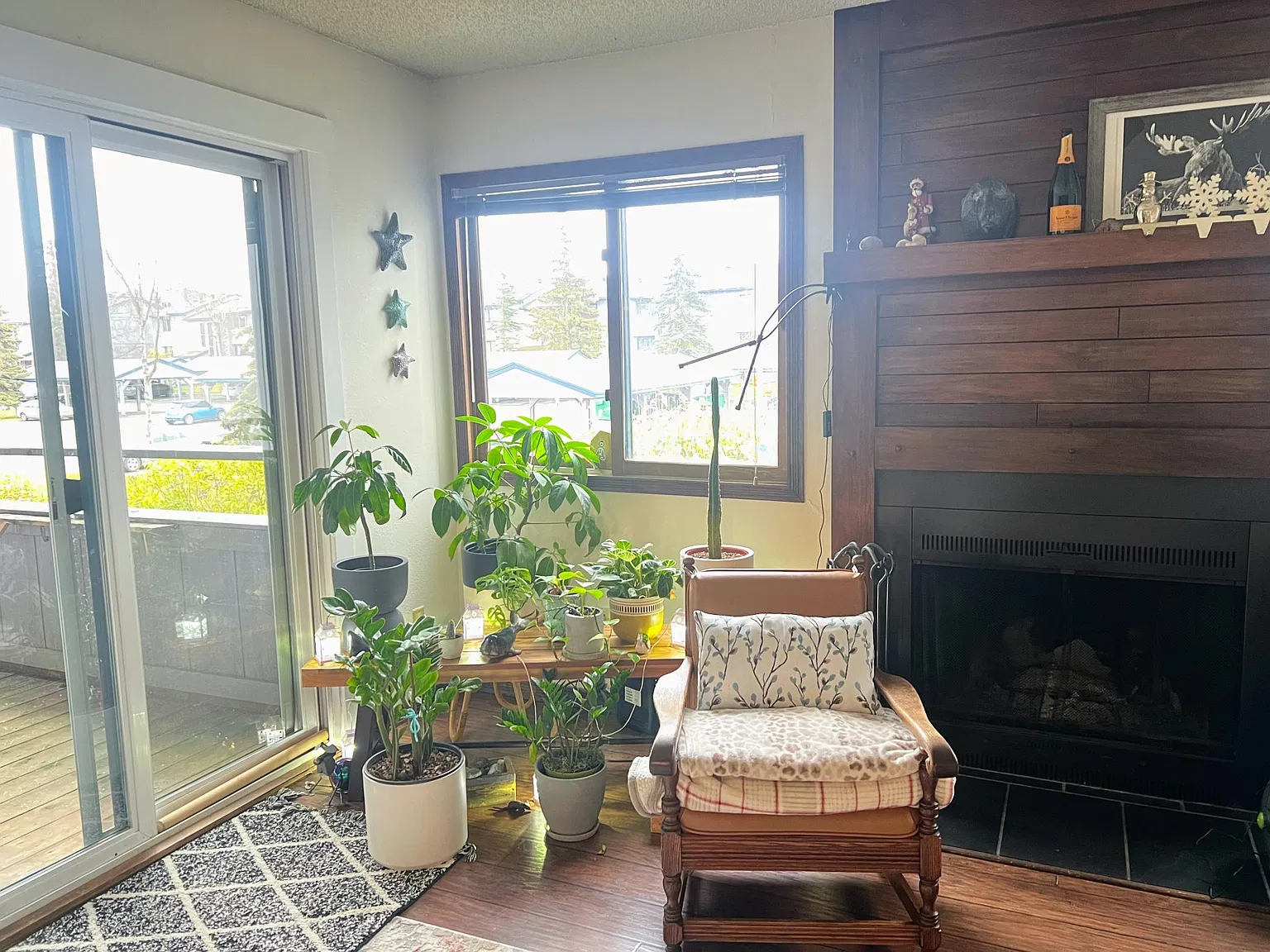 2 bed, 1000 sqft, $2,072 — Photo 2