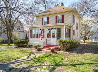 203 E Maple St, Gillespie, IL 62033