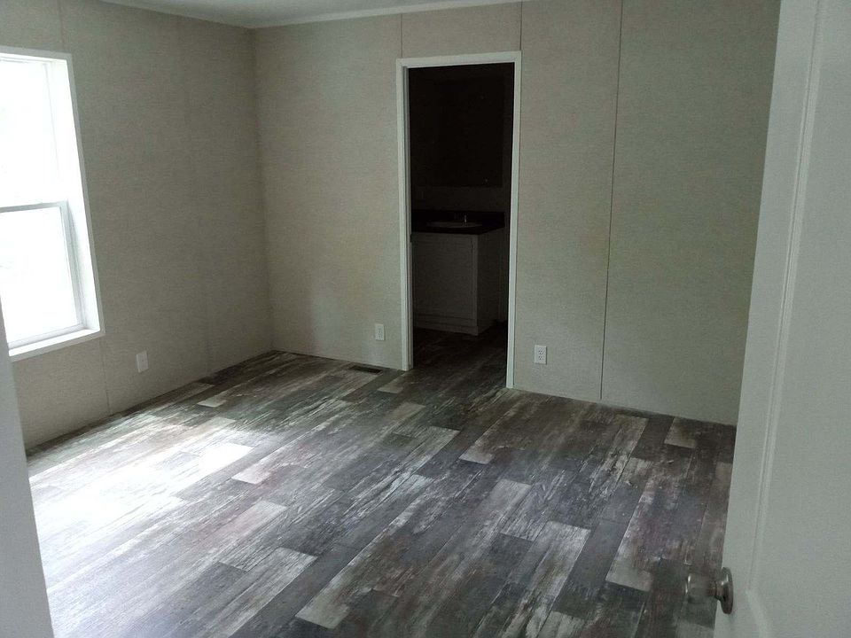 2nd image of 33 Iron Mine Hill Rd