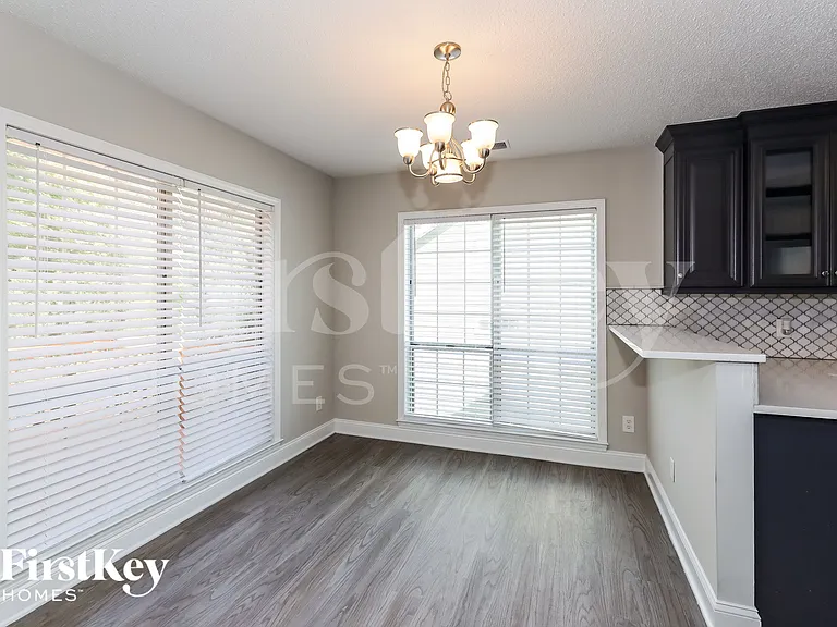 13835 Poppleton Ct — Photo 4