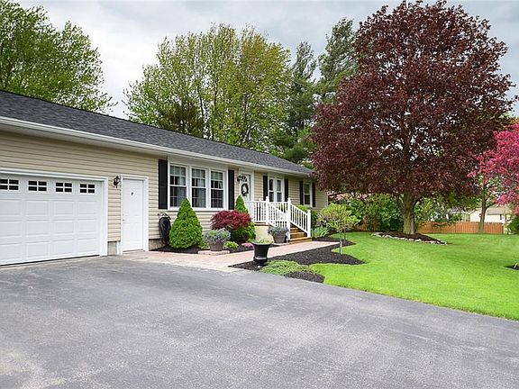 3rd image of 2 Douglas Dr