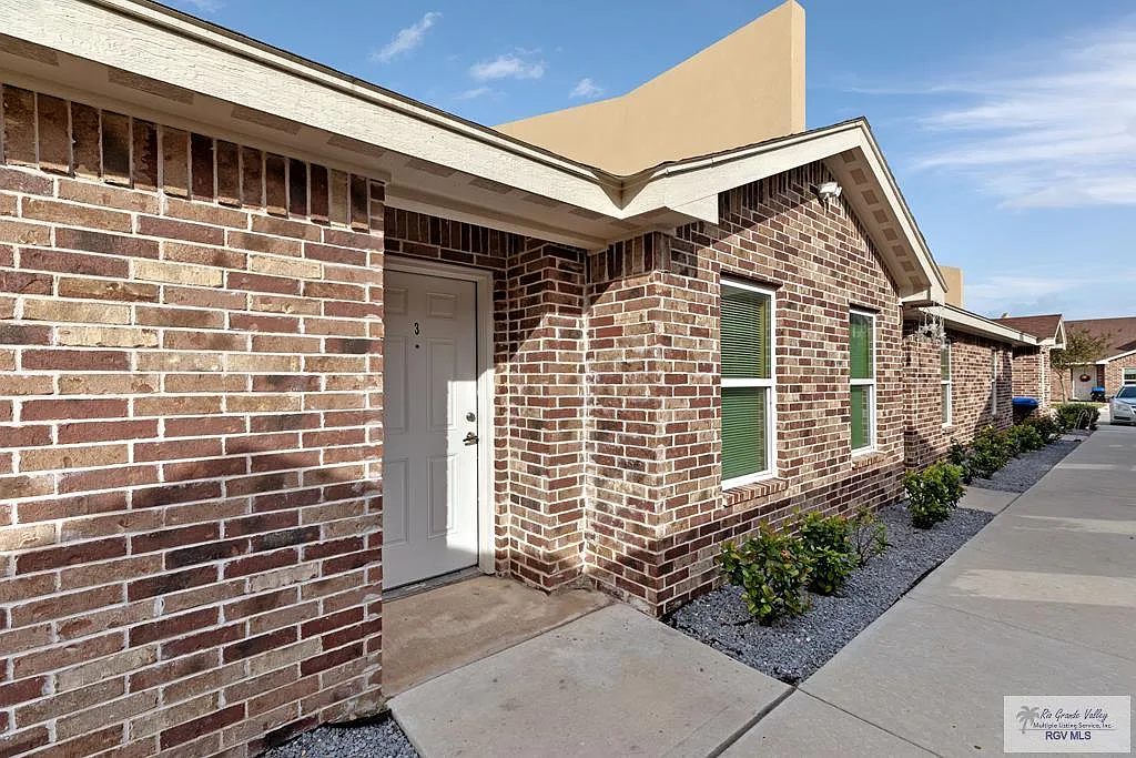 2 bed, 2.0 bath, 1000 sqft, $1,100 — Photo 1