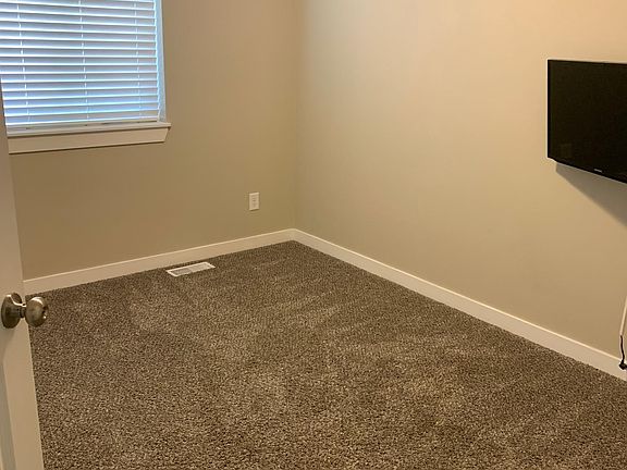 5th image of 804 Trails End