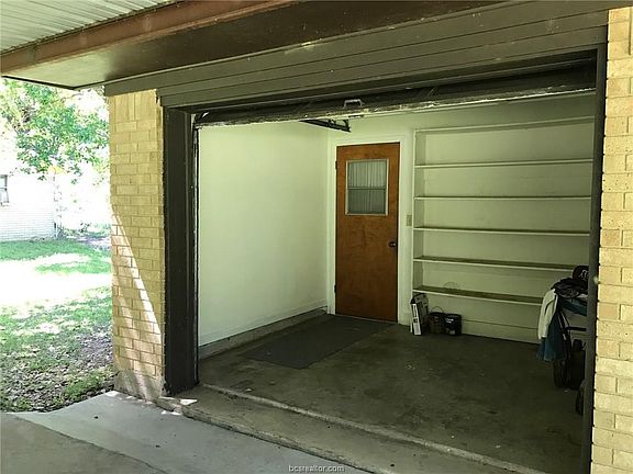 4th image of 505 Pin Oak Dr