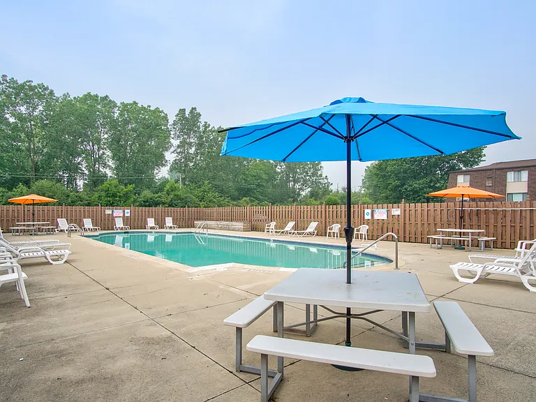 Marianne Manor Apartments — Photo 33