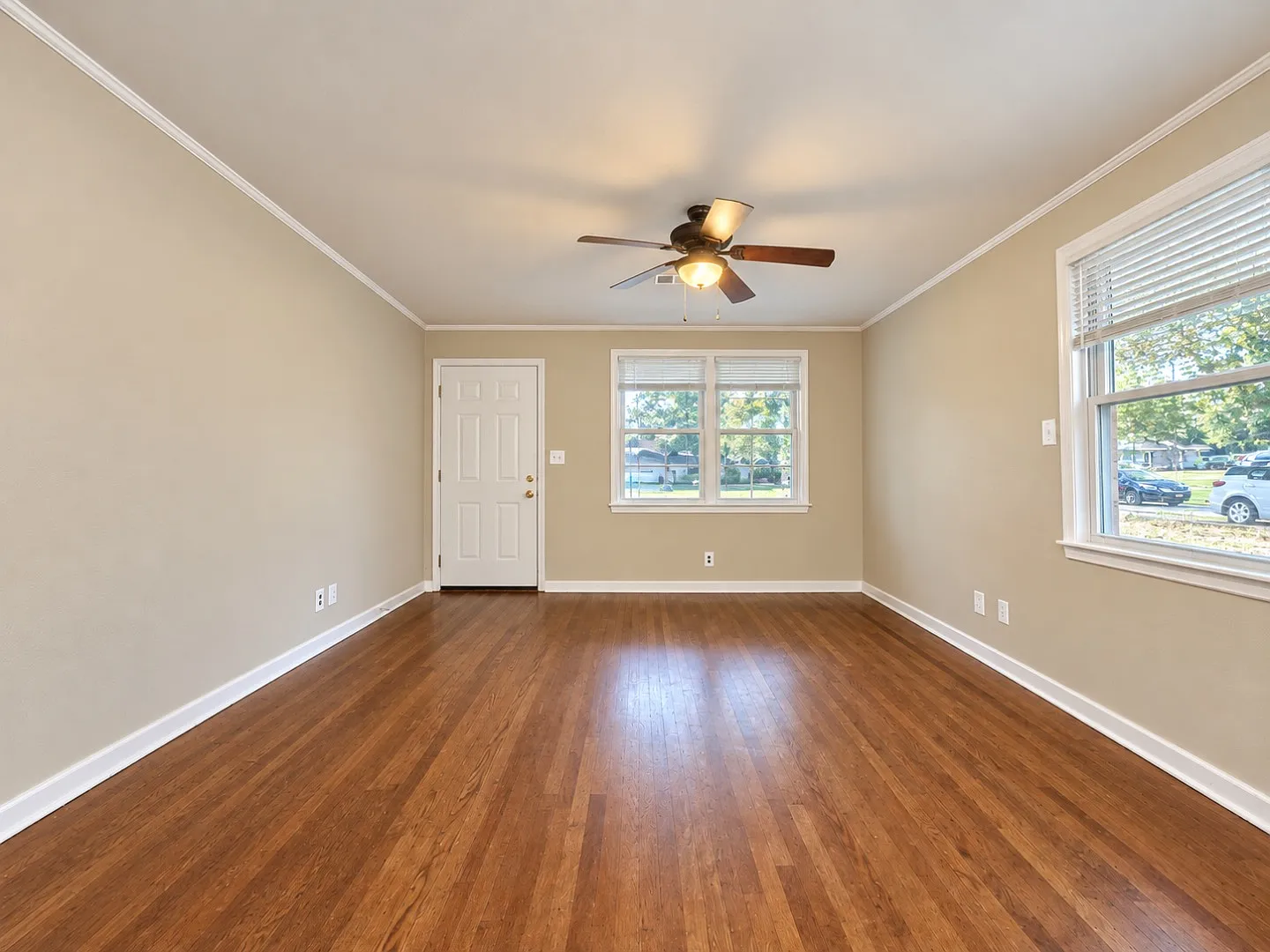 4229 Hickory Dr — Photo 2