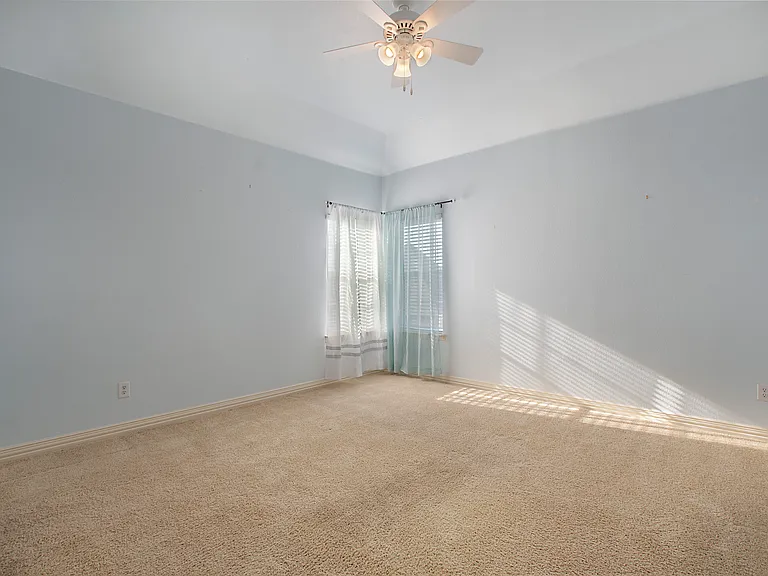 1838 Crowbridge Dr — Photo 31