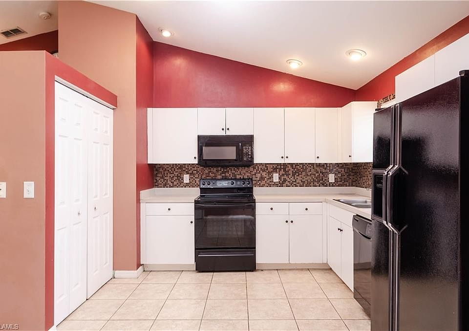 1st image of 11633 Saunders Ave
