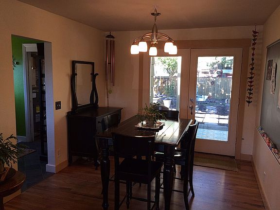5th image of 716 NW Canyon Dr