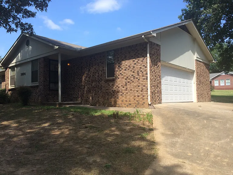 3806 Vickie Dr — Photo 2