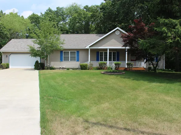 821 Bellflower Dr, Brooklyn, MI 49230