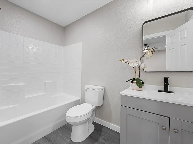 405 Hogan Ln #A & B — Photo 14