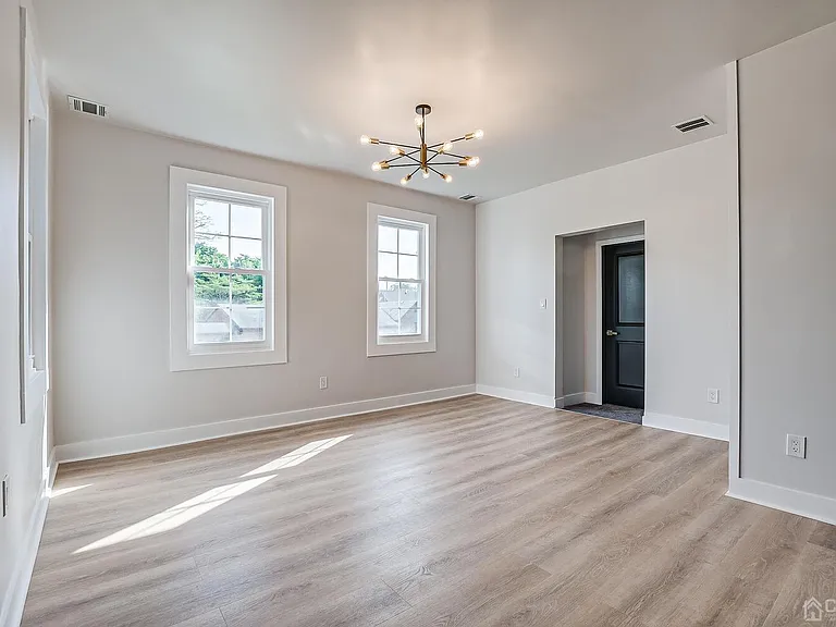324 Main St #2 — Photo 11