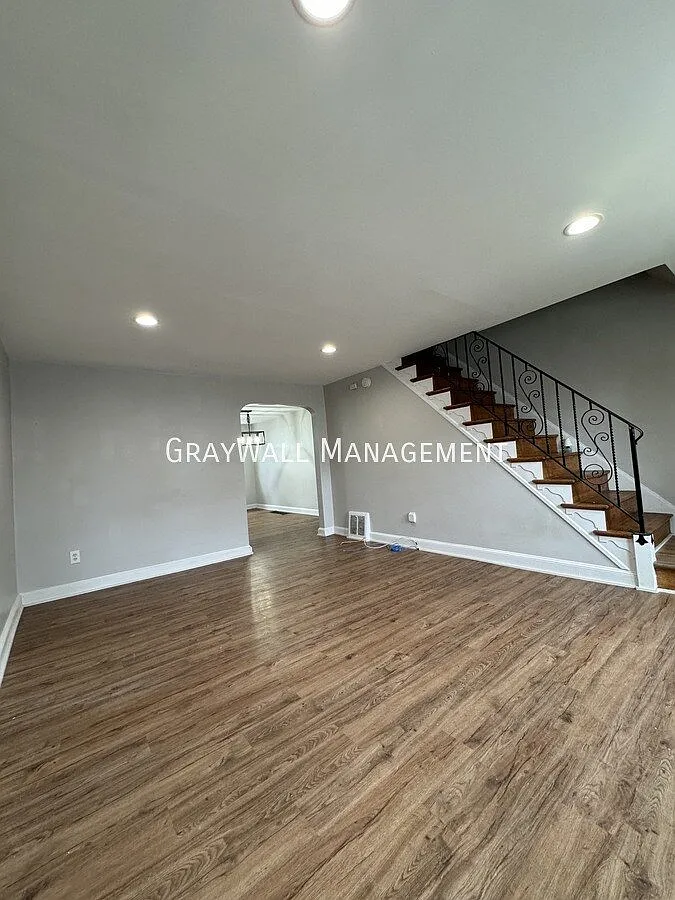 $1,925 - 3 Bedroom 1 Bathroom House In Collingdale With Great Amenities — Photo 2