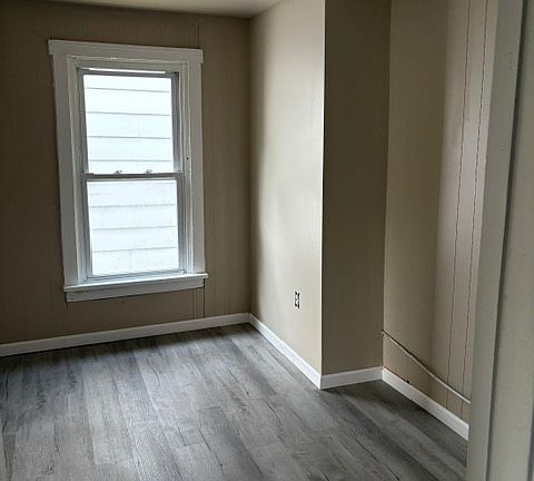 2nd image of 109 Walnut Ave