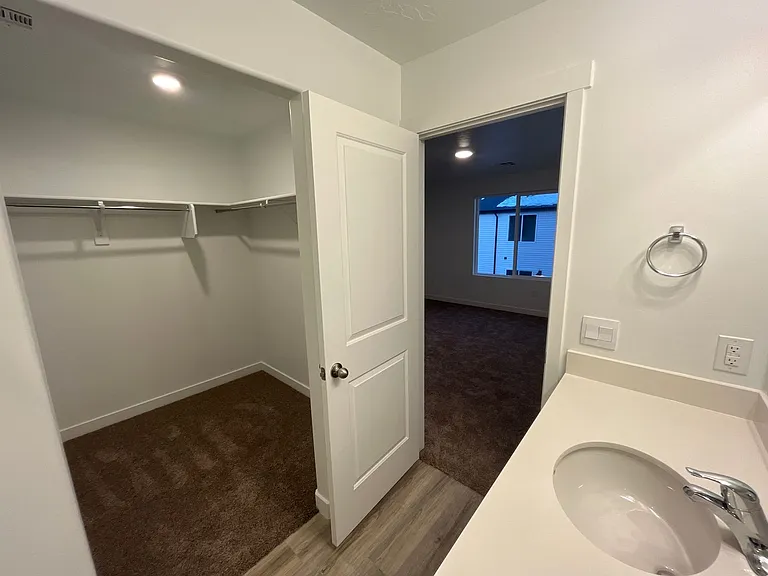 395 N 2050 W — Photo 7