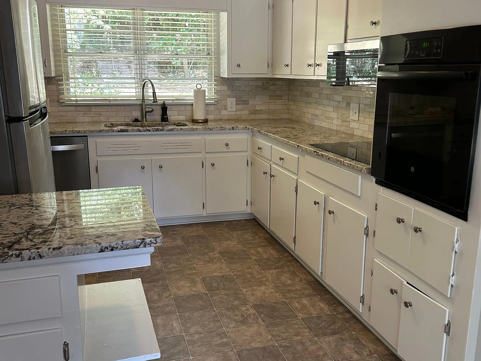2 bed, 1.5 bath, 1307 sqft, $1,650 — Photo 2