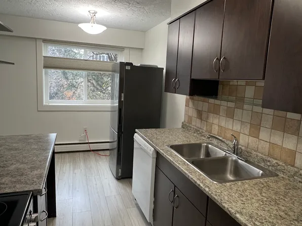 1975 Lee Ave #108, Victoria, BC V8R 4W9