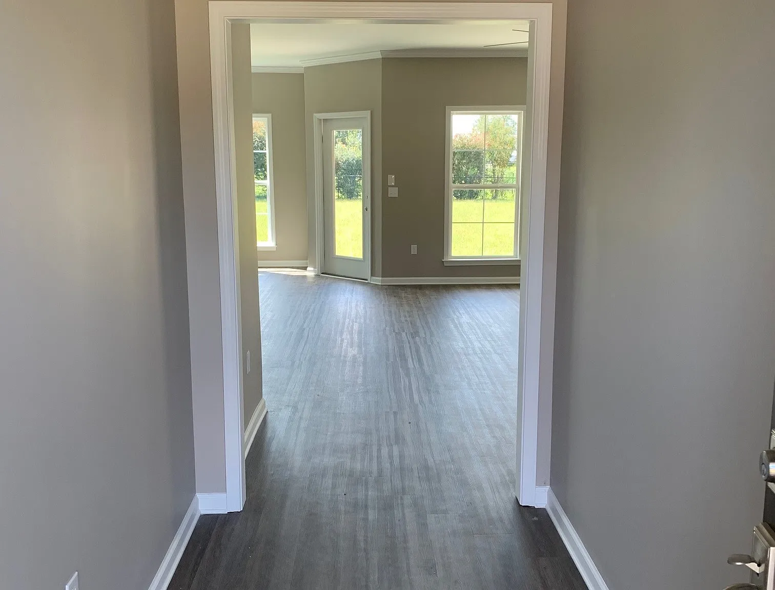 3 bed, 10 sqft, $1,725 — Photo 2