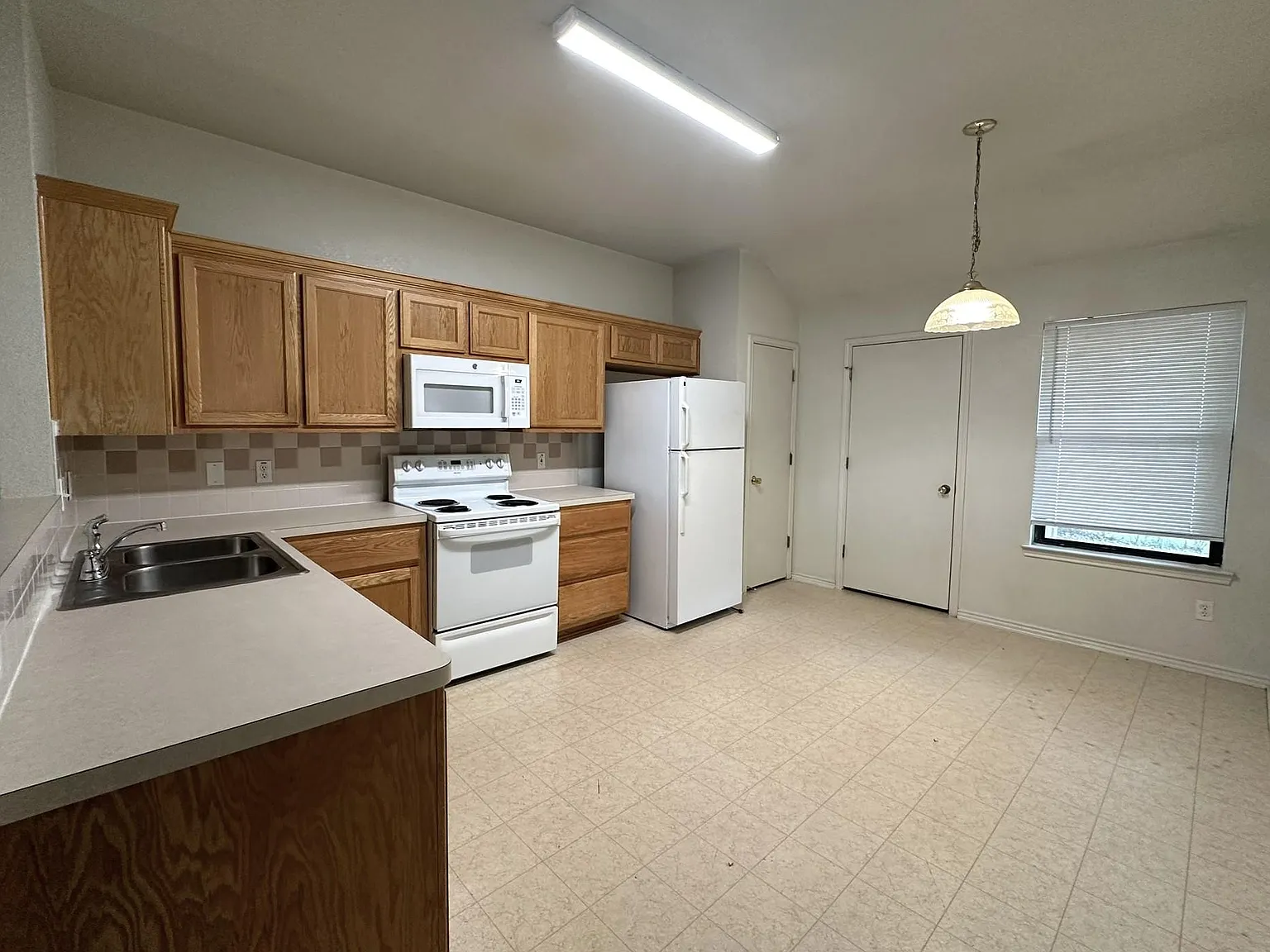 2 bed, 860 sqft, $950 — Photo 2