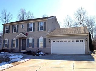 215 Hargrove Pl, West Bend, WI 53095