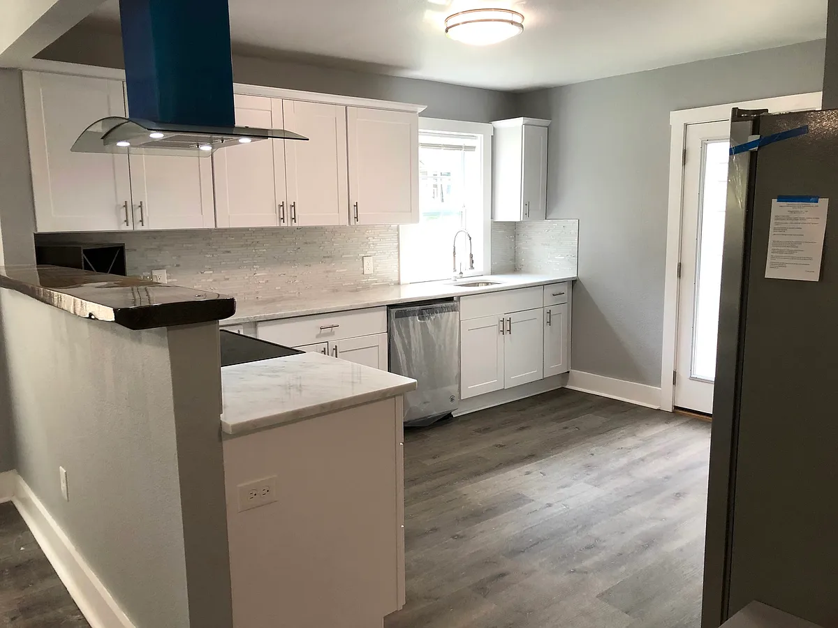 Beautifully modern Kitchen - 115 Sadler Ct