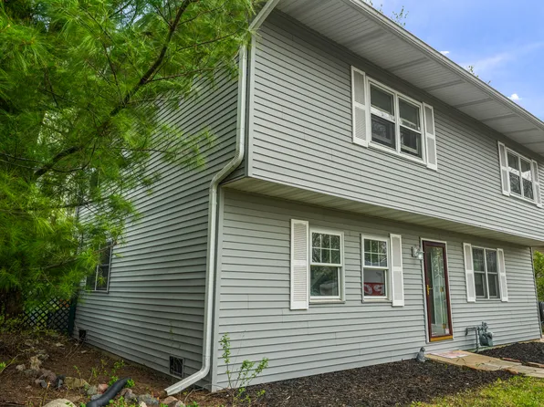 333 Elmwood Ln, Antioch, IL 60002