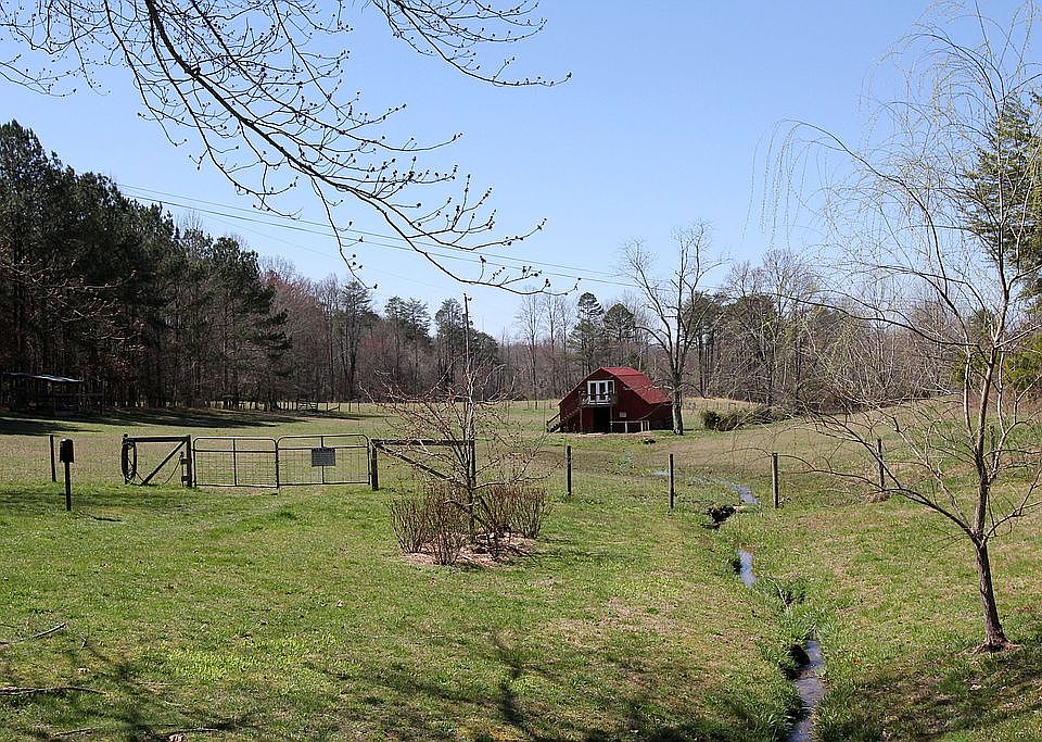 Barn & Fenced Pasture