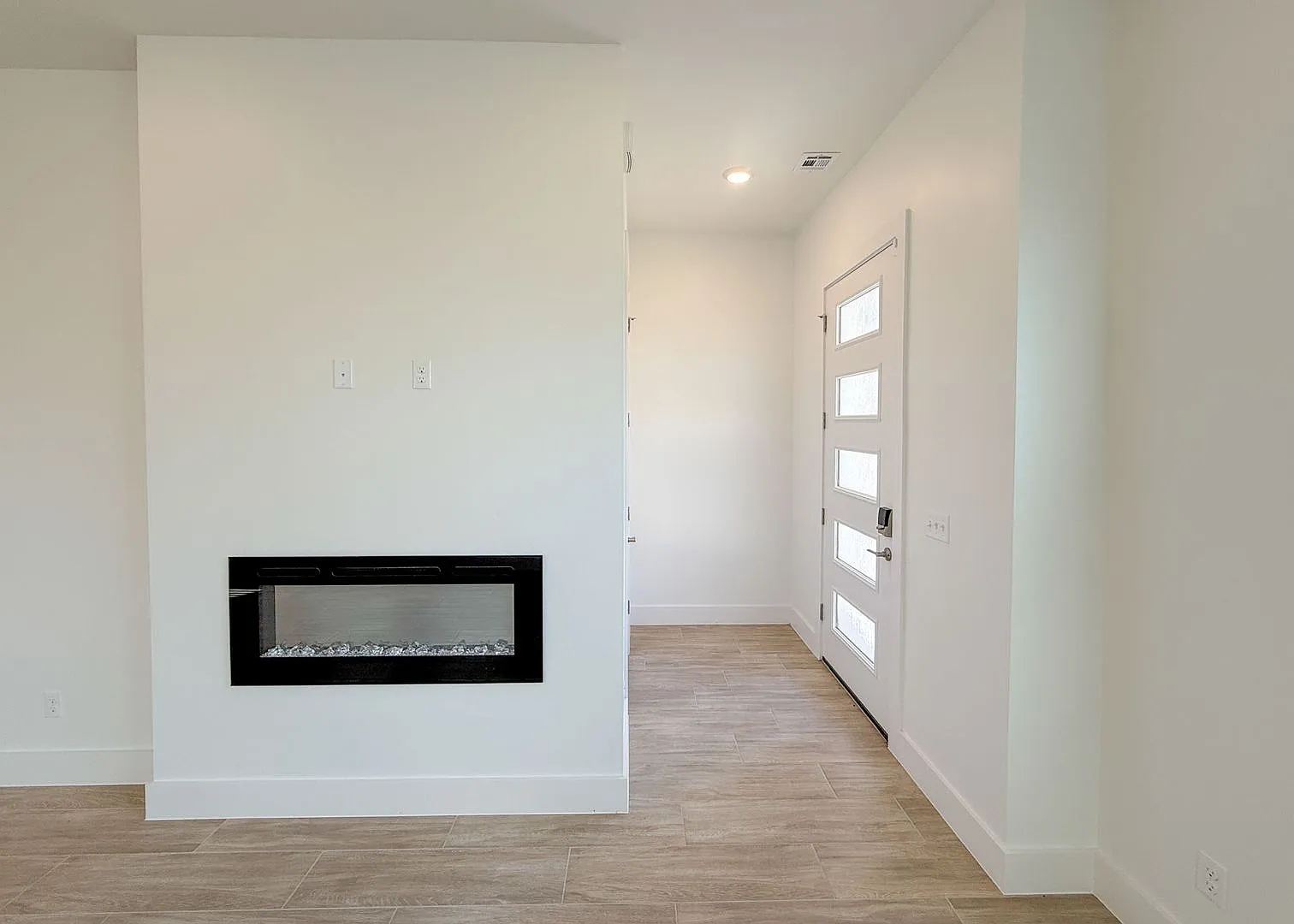 2025 Built Modern 3-Bedroom Home in Highland Pointe — Photo 3