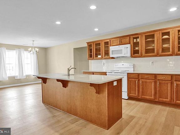 5th image of 299 Sweet Birch Ln