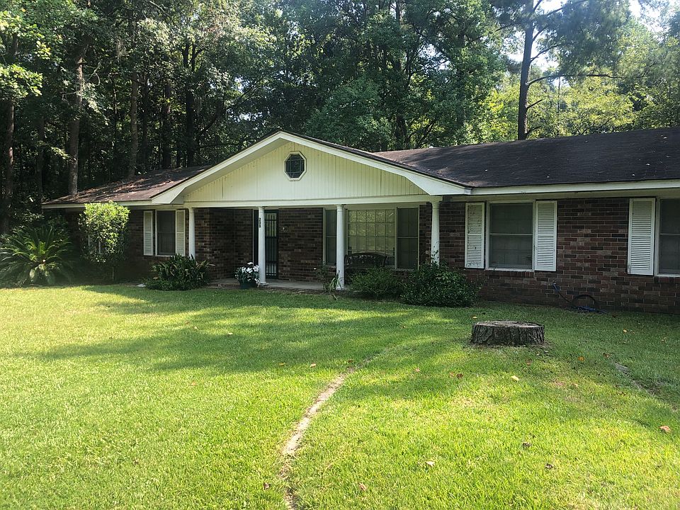 2nd image of 208 Magnolia Dr