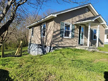 102 Brown St — Photo 3
